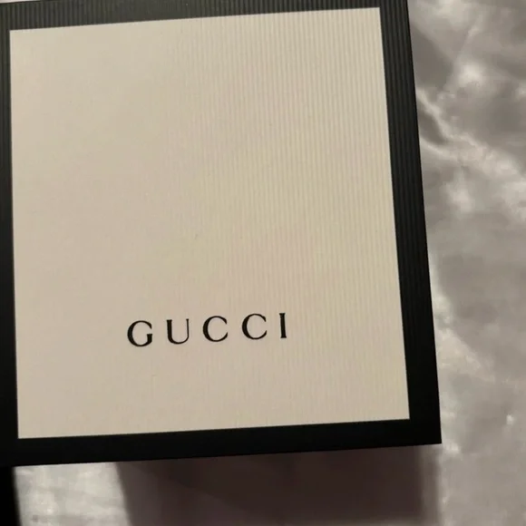 Gucci Monochrome Gift Box Gift Wrapping | GUCCI Services | GUCCI® US main image 4